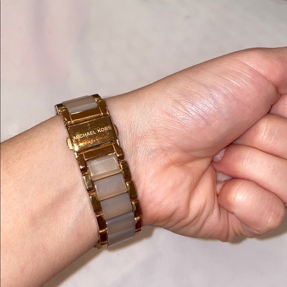 Rose gold michael kors watch - Picture 3 of 3